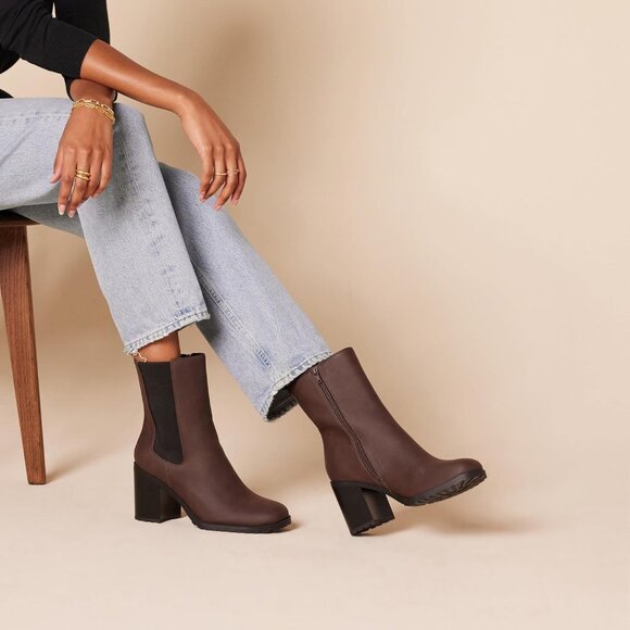 Trendy Women's Heeled Chelsea Boots - Memory Foam Comfort, Easy Slip-On Design - Picture 2 of 6